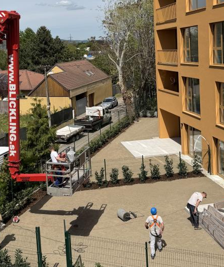 prenájom autoplošiny Bratislava montáž s ťažkou dostupnosťou